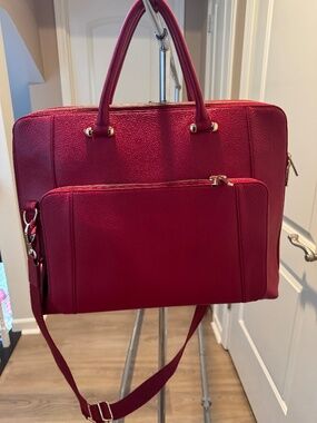 Levenger - Jenna Expandable Brief Bag in Coral